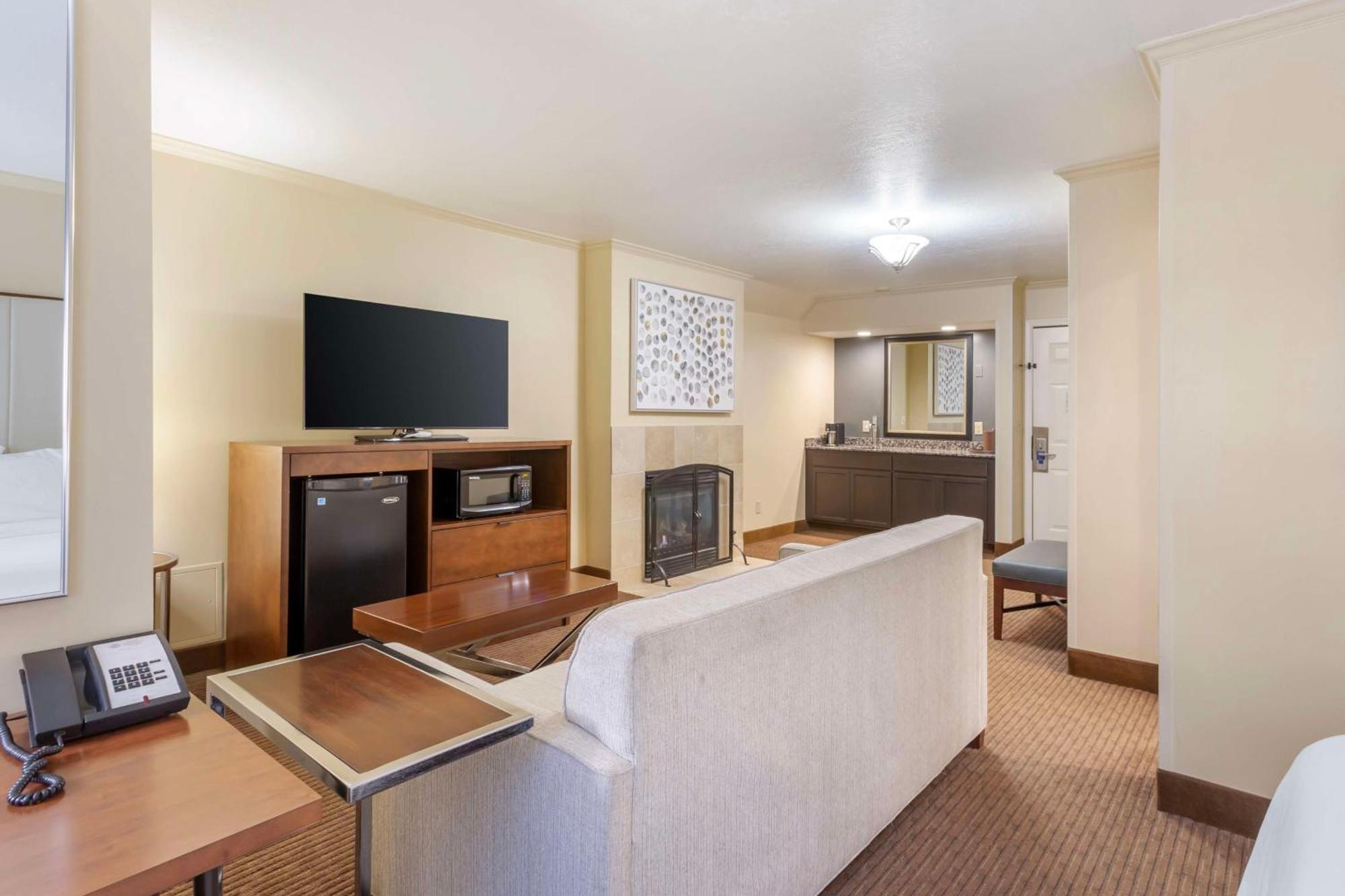 Best Western Plus Cotton Tree Inn North Salt Lake Exterior photo